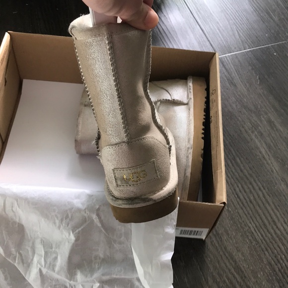 UGG - Picture 4 of 4